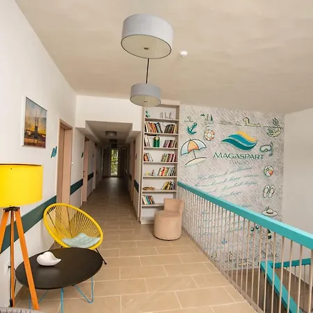 Magaspart Panzio מלון 3*