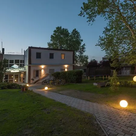 Magaspart Panzio 3* Balatonföldvár