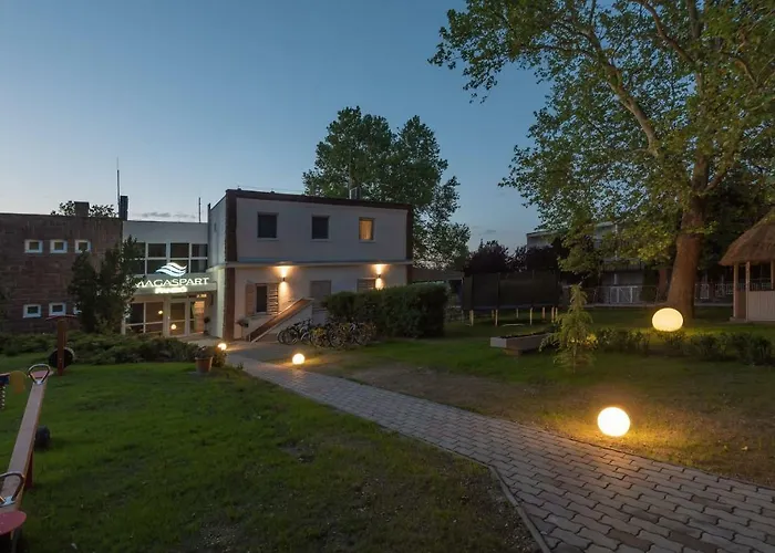 Magaspart Panzio 3* Balatonföldvár